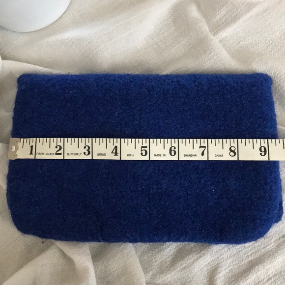 Hand knitted & felted clutch bag w crystal brooch - Picture 5 of 6